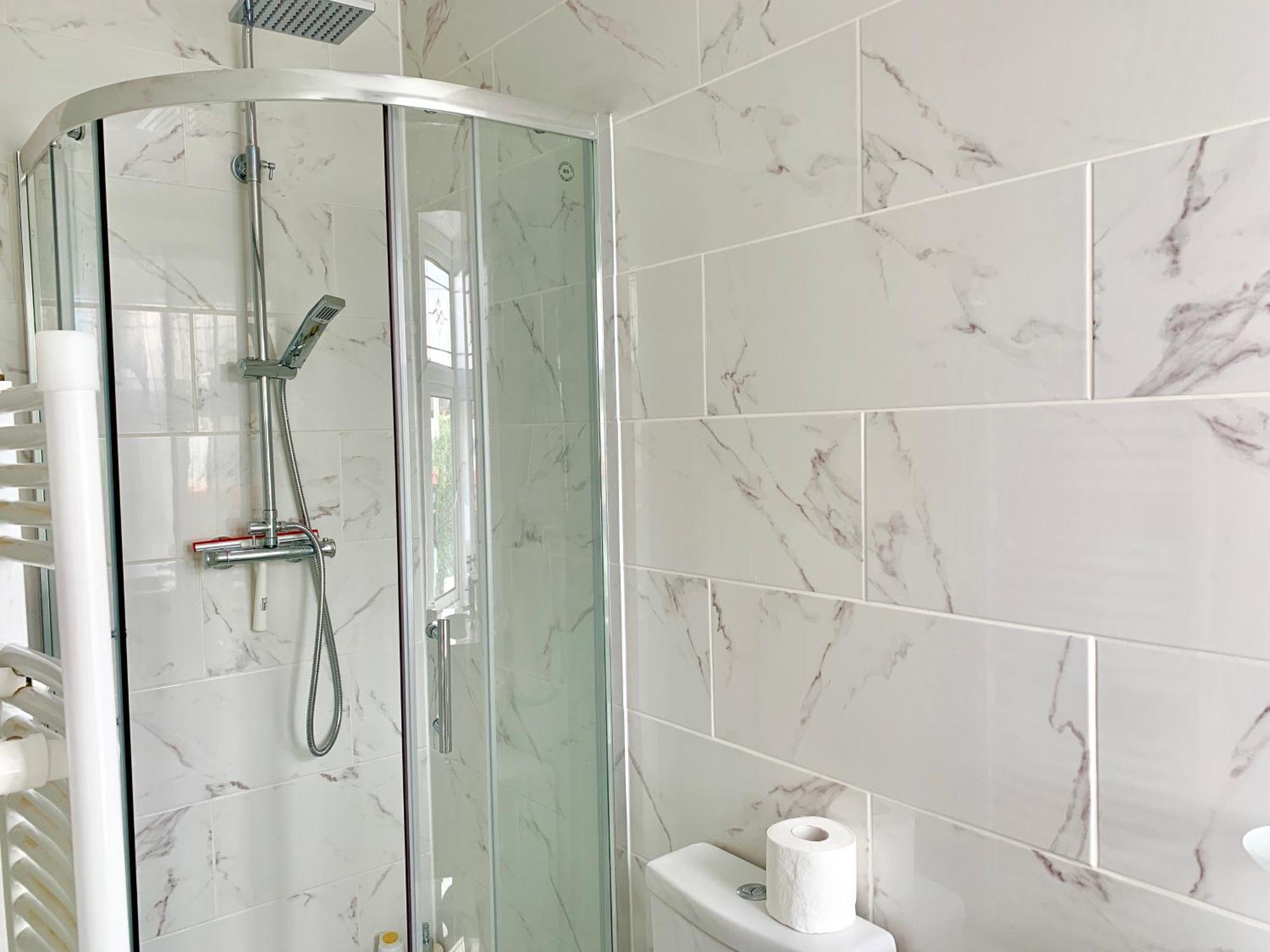 London Studio Apartments, Private Bathroom, Kitchenette, Parking, Np2 Exteriér fotografie