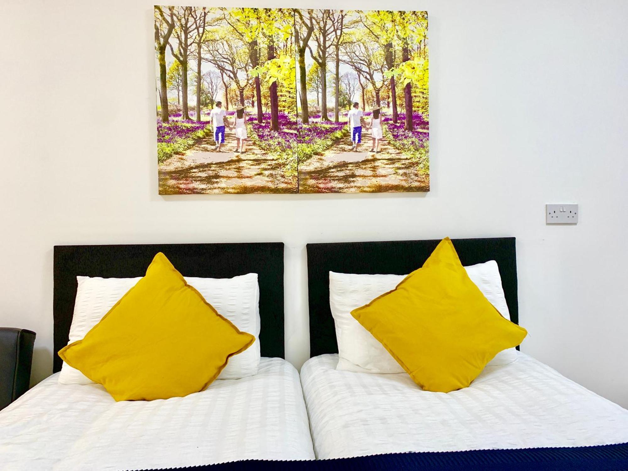 London Studio Apartments, Private Bathroom, Kitchenette, Parking, Np2 Exteriér fotografie