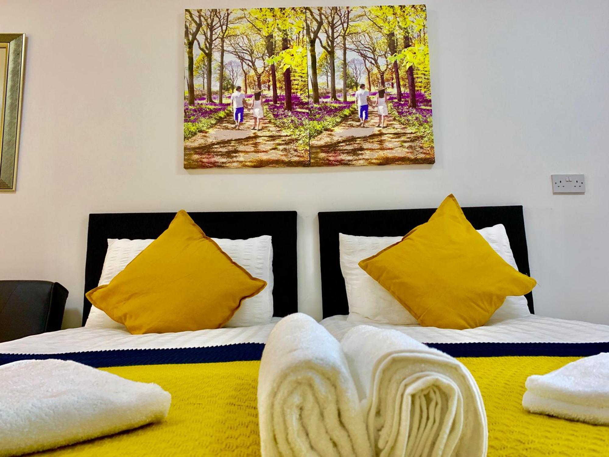 London Studio Apartments, Private Bathroom, Kitchenette, Parking, Np2 Exteriér fotografie