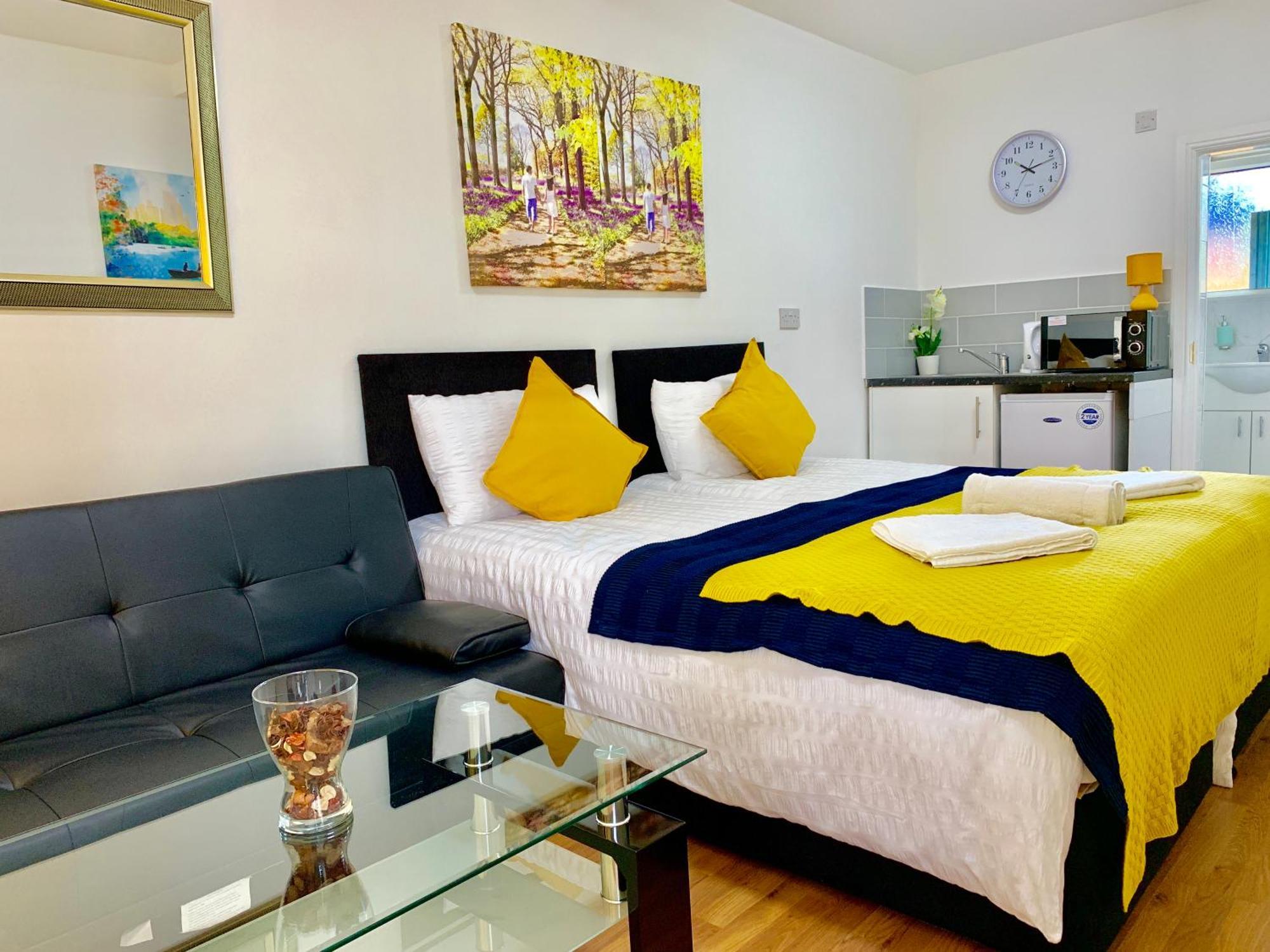 London Studio Apartments, Private Bathroom, Kitchenette, Parking, Np2 Exteriér fotografie