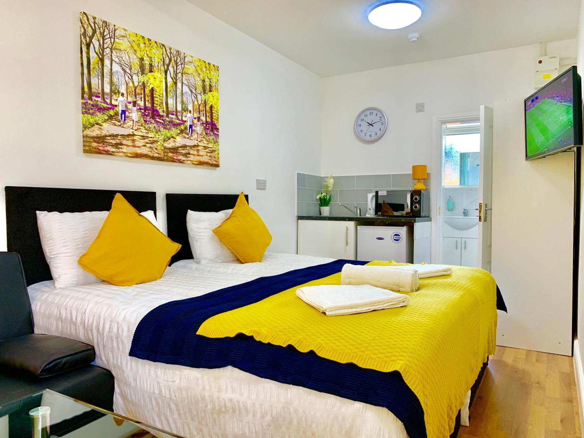 London Studio Apartments, Private Bathroom, Kitchenette, Parking, Np2 Exteriér fotografie