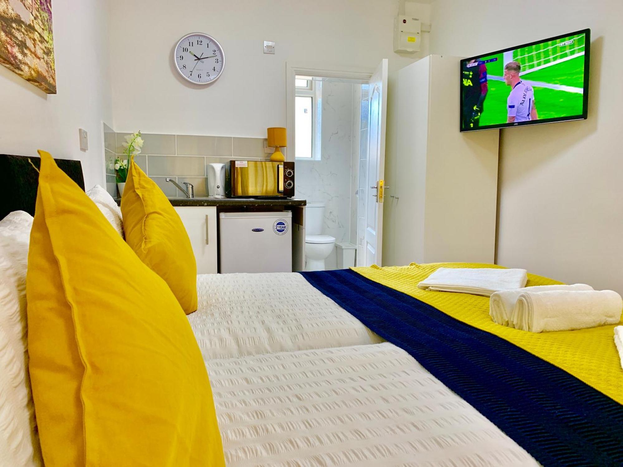 London Studio Apartments, Private Bathroom, Kitchenette, Parking, Np2 Exteriér fotografie