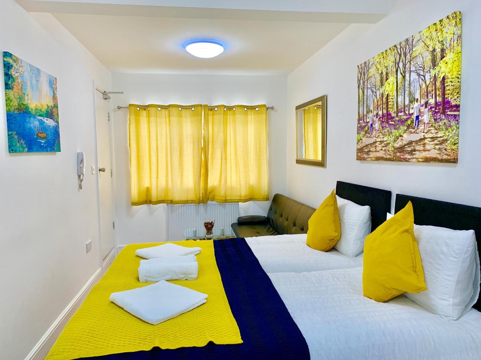 London Studio Apartments, Private Bathroom, Kitchenette, Parking, Np2 Exteriér fotografie
