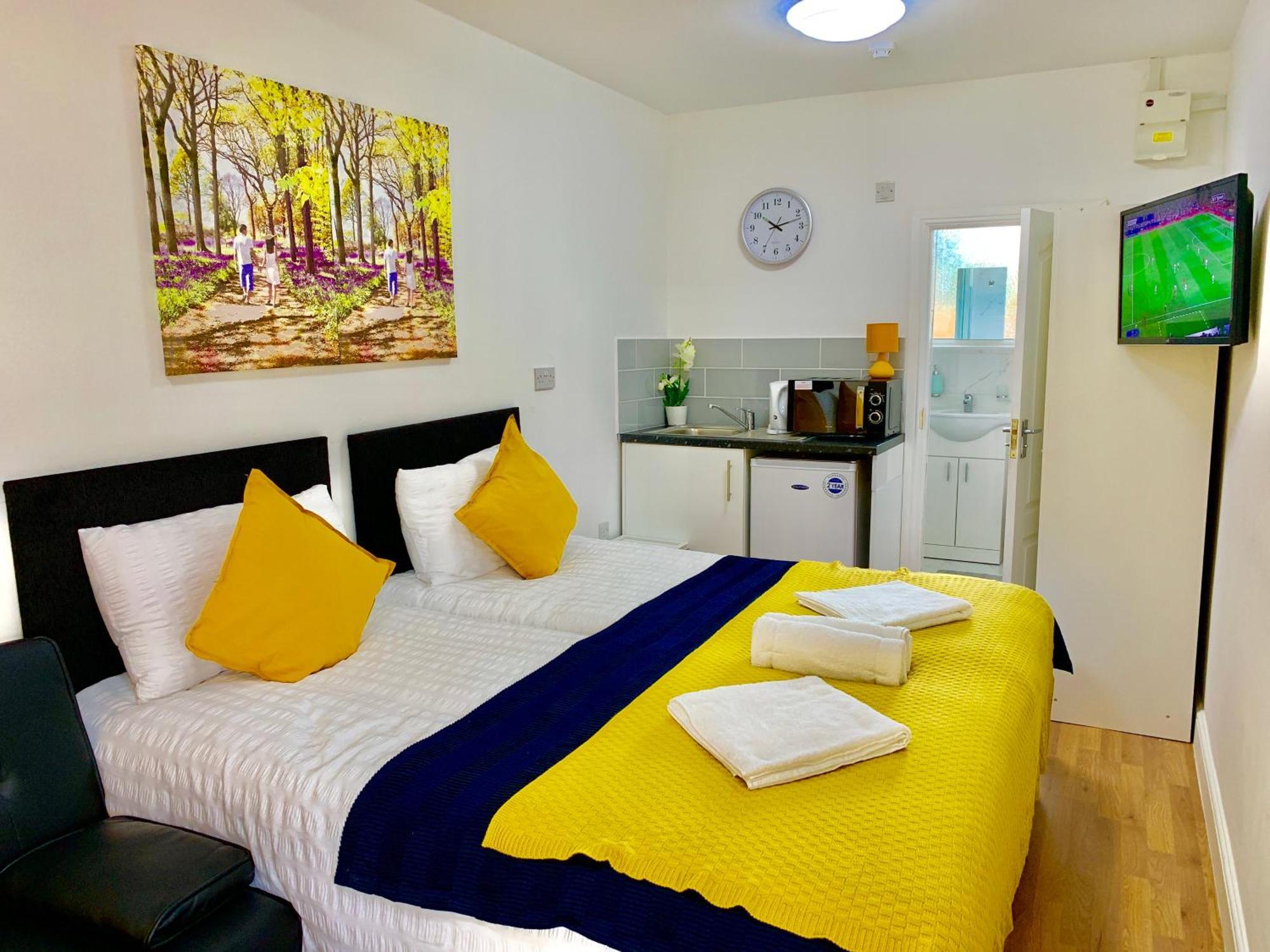 London Studio Apartments, Private Bathroom, Kitchenette, Parking, Np2 Exteriér fotografie